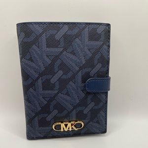 Michael Kors Passport case Empire, medium Signature logo wallet Admiral Blue.NWT